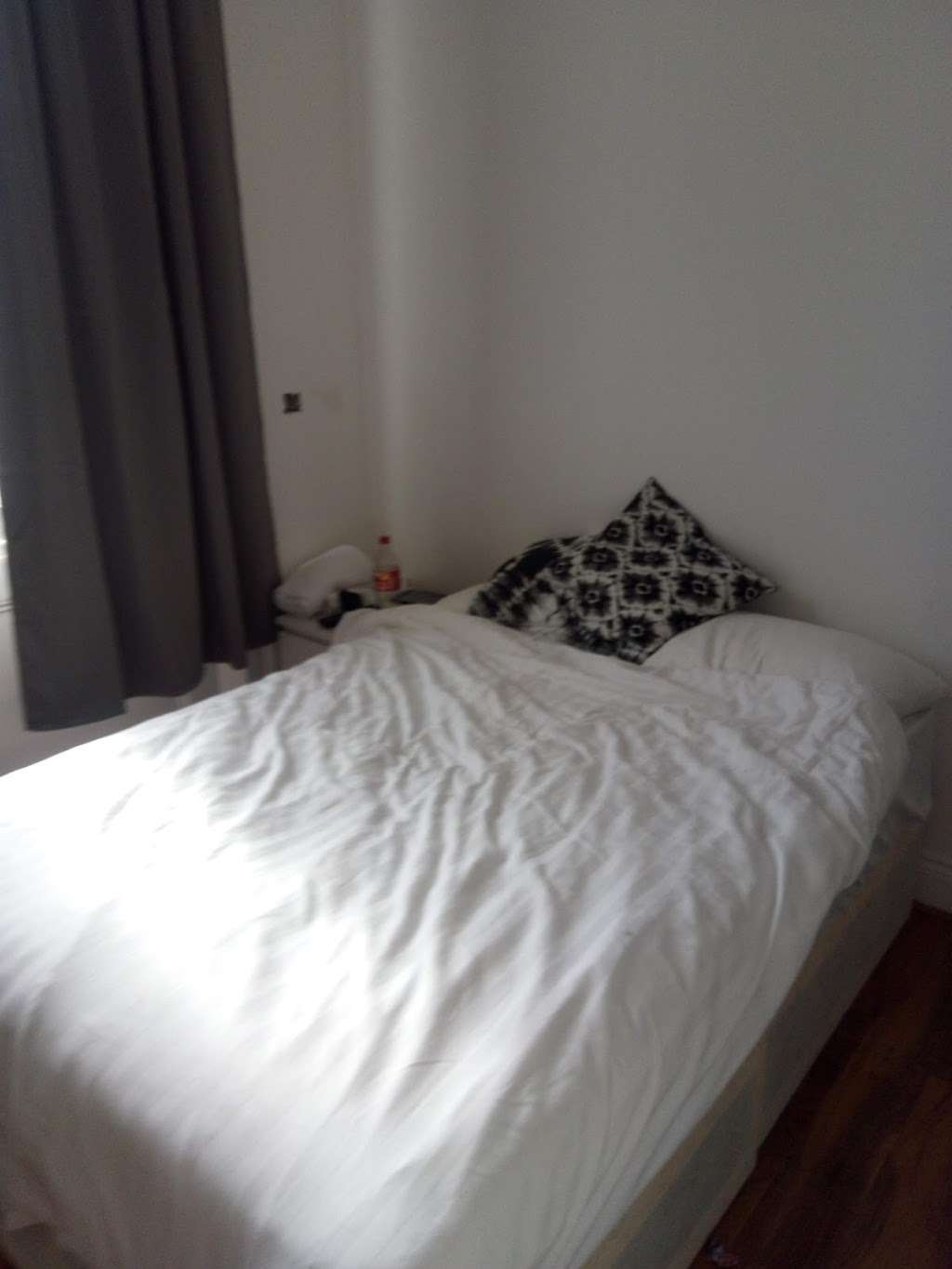 Hyde Park Economy Apartments | 11-13 Inverness Terrace, London W2 3JL, UK | Phone: 020 7221 1811