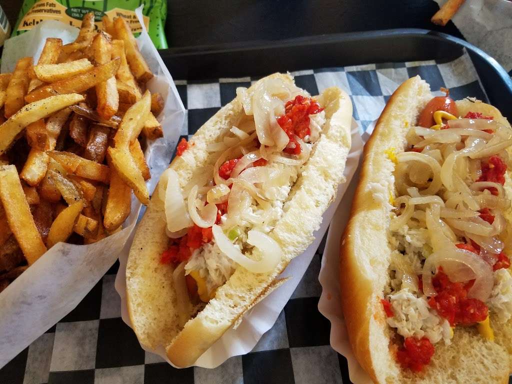 Dogs 11 | 2142 Winchester Ave, Martinsburg, WV 25405, USA | Phone: (304) 262-2811