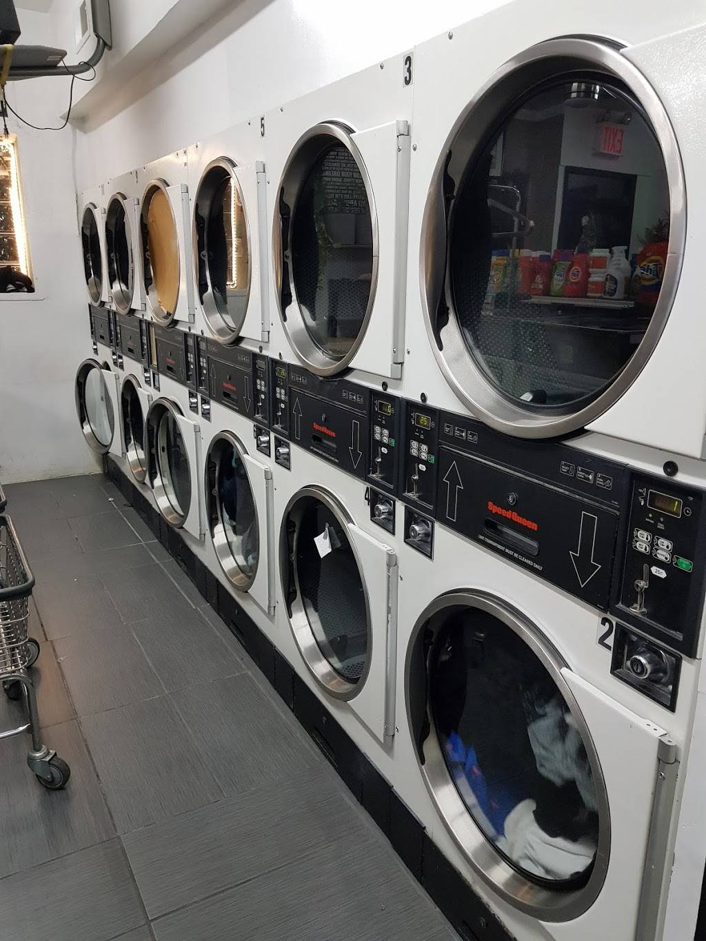 FM Laundromat | 25-58 18th St, Astoria, NY 11102, USA | Phone: (718) 777-6507