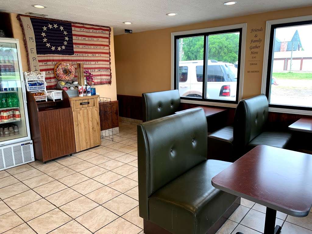 Yankee Doodle Donuts | 327 Magnolia Blvd, Magnolia, TX 77355, USA | Phone: (281) 356-9523