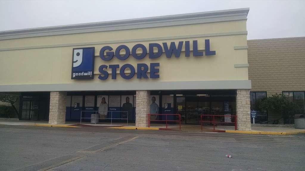 Goodwill Store and Donation Station | 5722 Walzem Rd #103, San Antonio, TX 78218, USA | Phone: (210) 924-8581