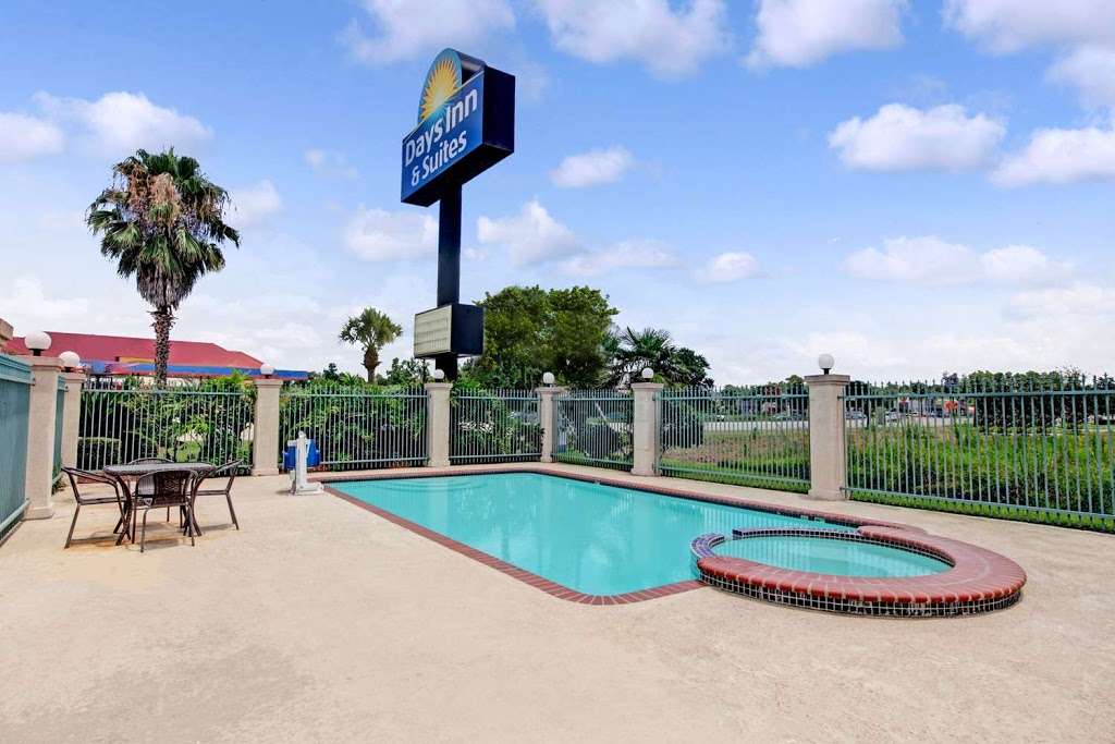 Days Inn & Suites by Wyndham Houston North/FM 1960 | 410 FM 1960, Houston, TX 77073, USA | Phone: (281) 209-1400