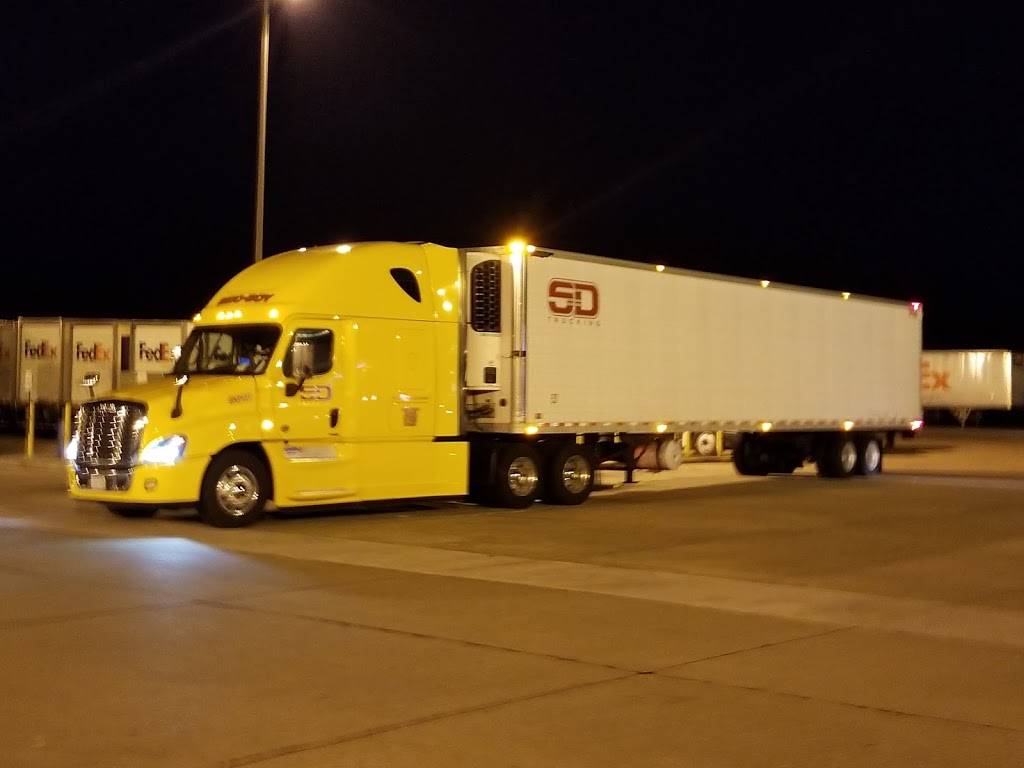 SD TRUCKING LLC. | 8801 Gravois Rd, Affton, MO 63123, USA | Phone: (314) 814-9083