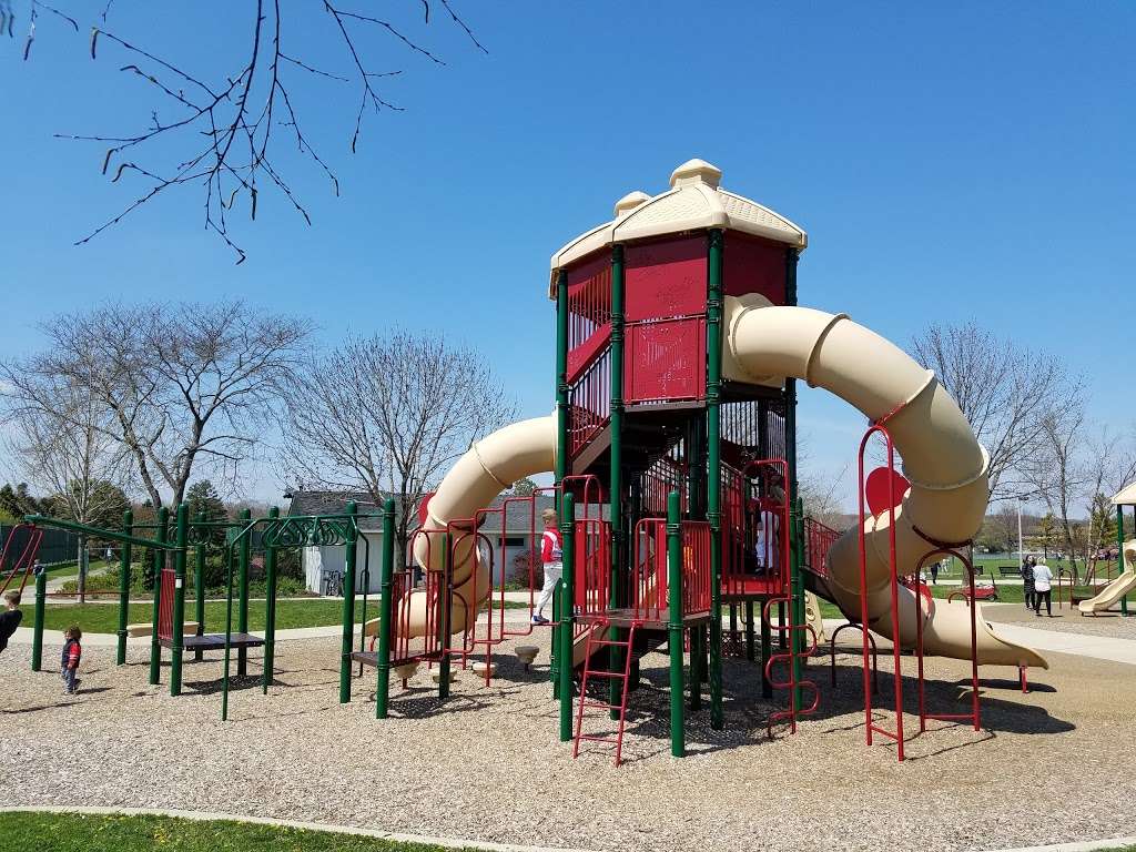 Wood Oaks Green Park | 1062-, 1198 Sanders Rd, Northbrook, IL 60062, USA | Phone: (847) 291-2993