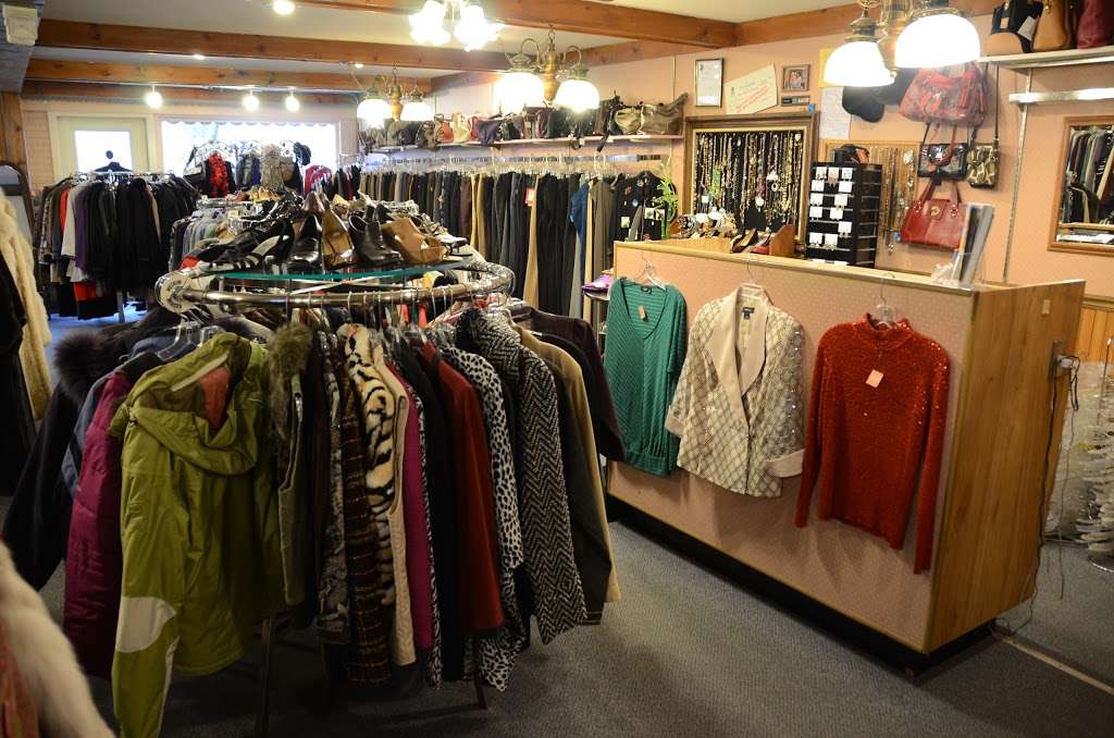 Walk In Closet | 107 3rd St #5, Bloomingdale, IL 60108, USA | Phone: (630) 924-8044