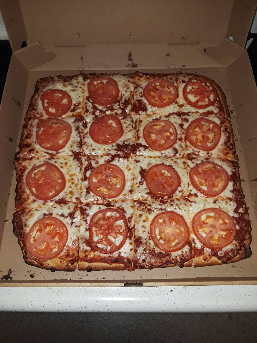Foxs pizza den | 710 Broadway Blvd, Pitcairn, PA 15140, USA | Phone: (412) 372-6996