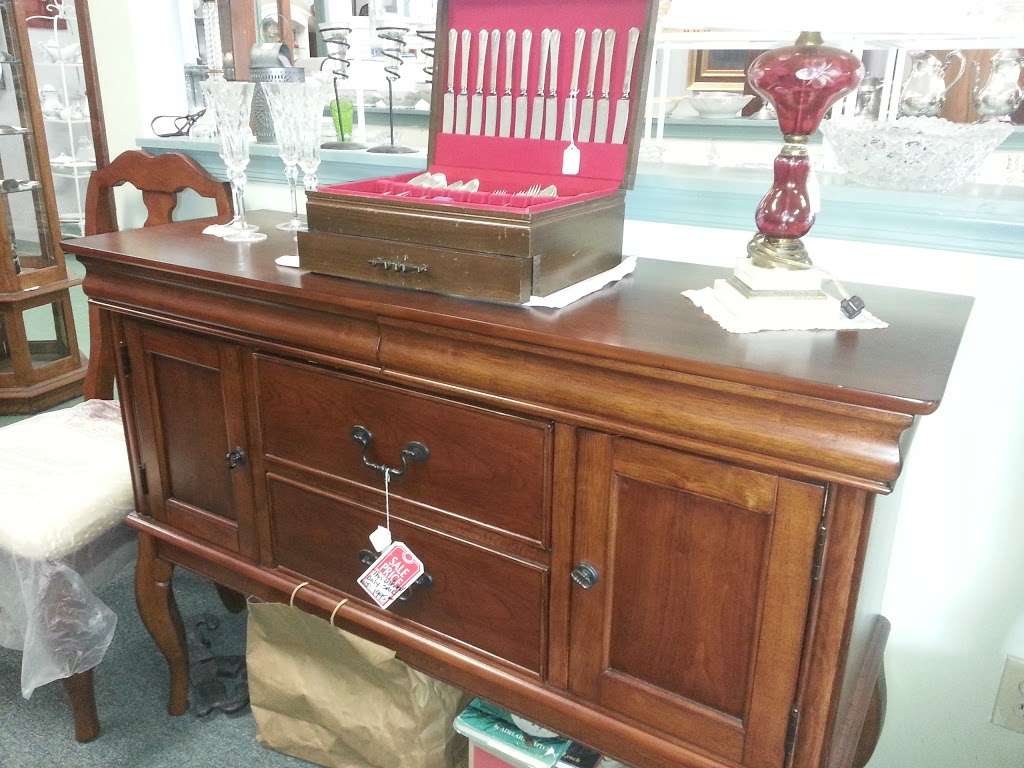 Leonardtown Maryland Antique Center | 26005 Point Lookout Rd, Leonardtown, MD 20650, USA | Phone: (240) 309-4018