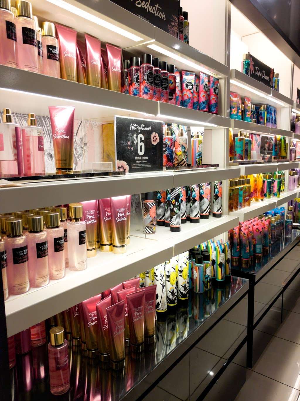 Victorias Secret & PINK | 1827 Montebello Boulevard, C-8 C-9, Montebello, CA 90640, USA | Phone: (323) 721-3861