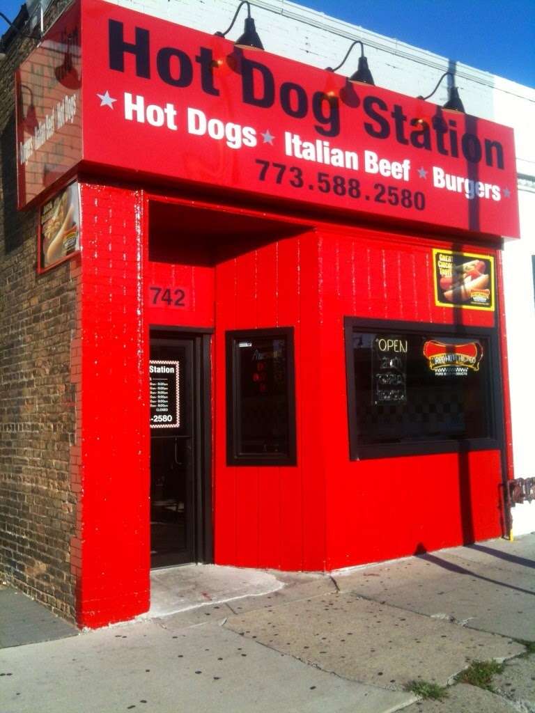 Hot Dog Station | 4742 N Kimball Ave, Chicago, IL 60625, USA | Phone: (773) 588-2580