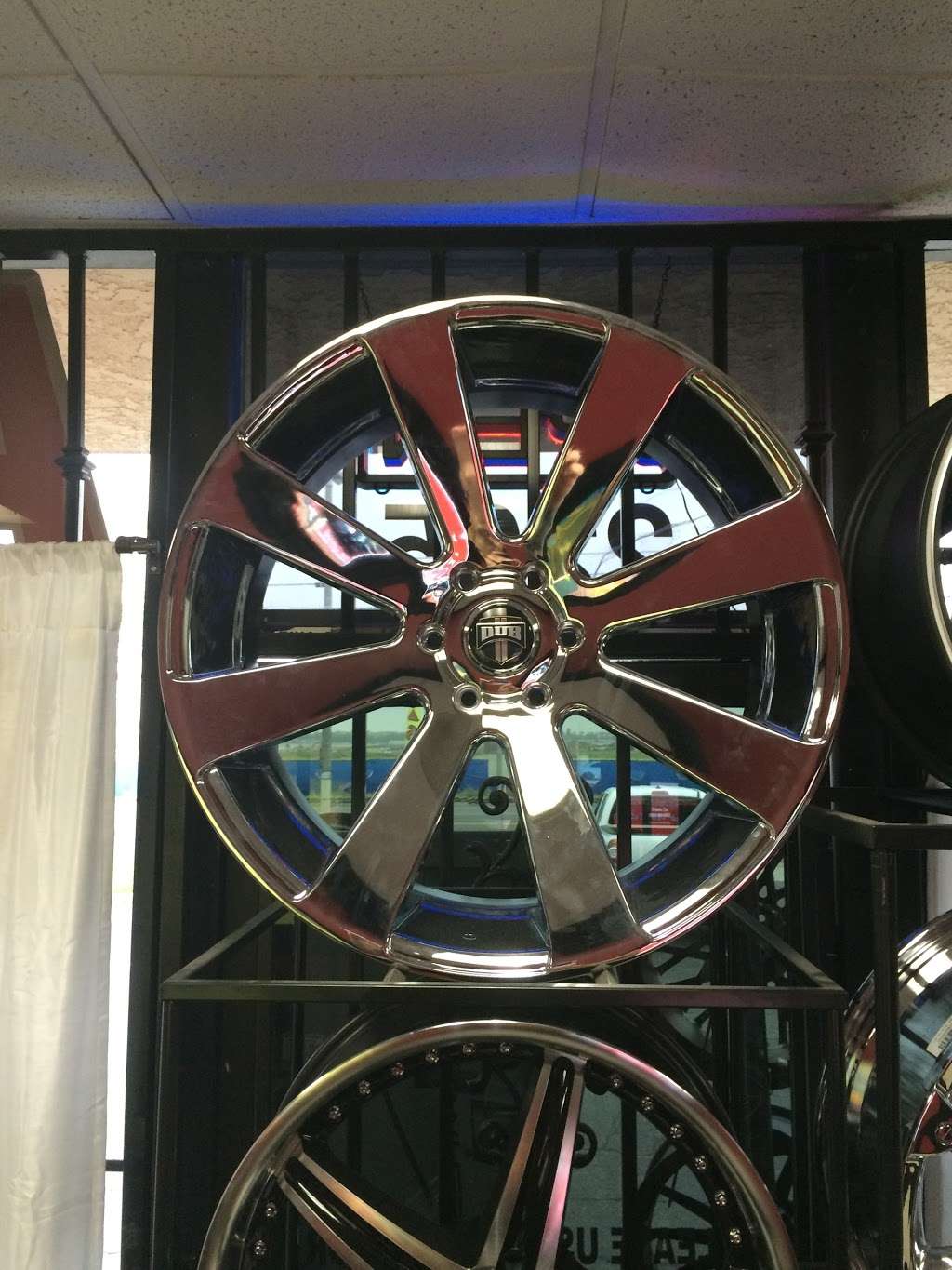 Superior Wheels & Motorsports | 2207 E 4th St, Ontario, CA 91764 | Phone: (909) 547-3097