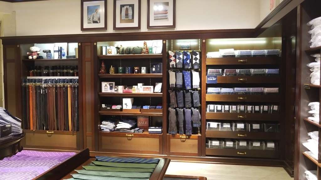 Brooks Brothers | 5300 S Howell Ave, Milwaukee, WI 53207, USA | Phone: (414) 489-1568