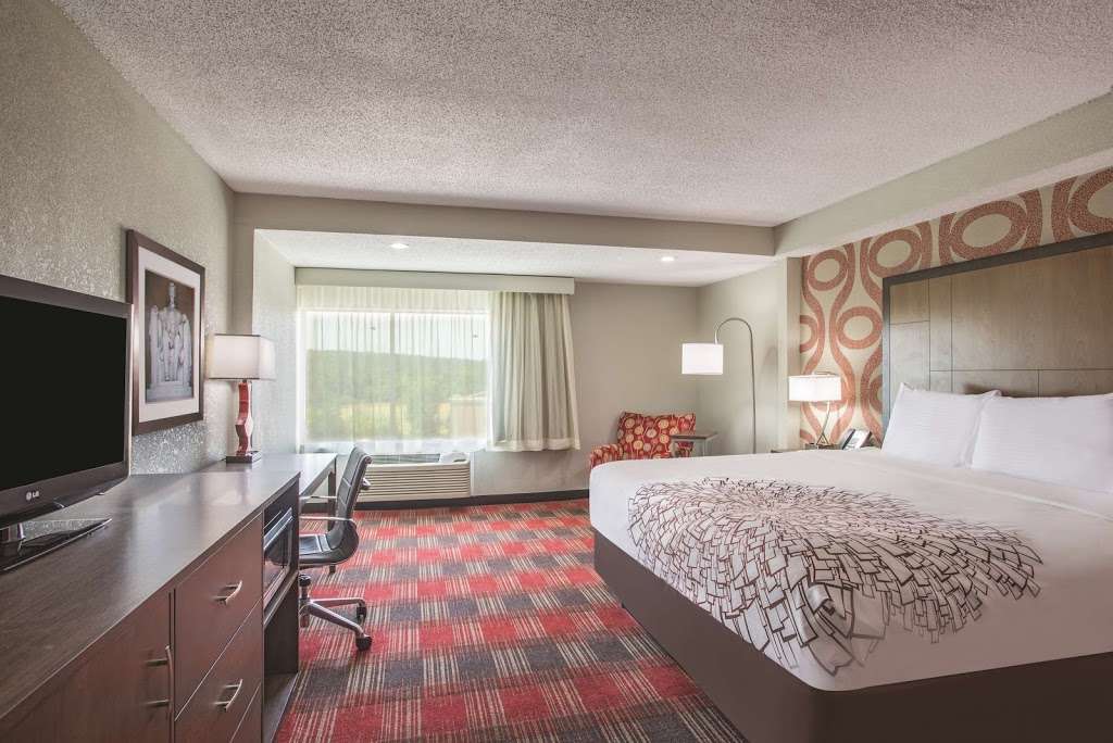 La Quinta Inn & Suites DC Metro Capital Beltway | 55 Hampton Park Blvd, Capitol Heights, MD 20743 | Phone: (301) 336-8900