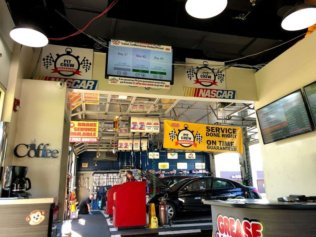 Grease Monkey | 1079 W Maple Ave, Mundelein, IL 60060 | Phone: (847) 837-9600