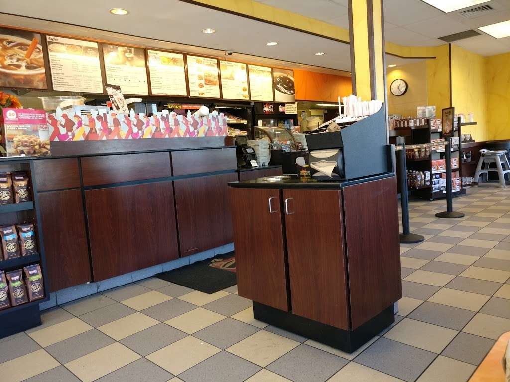 Dunkin Donuts | Four Corners, 185 Cambridge Rd, Woburn, MA 01801, USA | Phone: (781) 935-9847