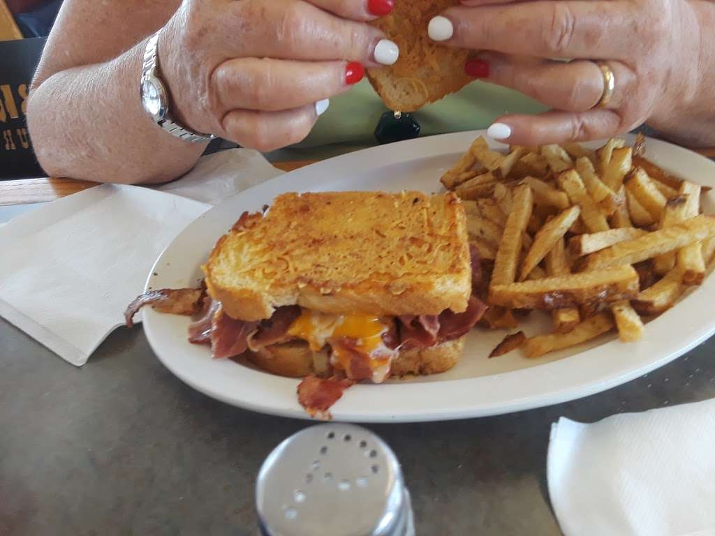 Bravo Burgers | 16880 Sportsman Center, Adelanto, CA 92301, USA | Phone: (760) 246-4813