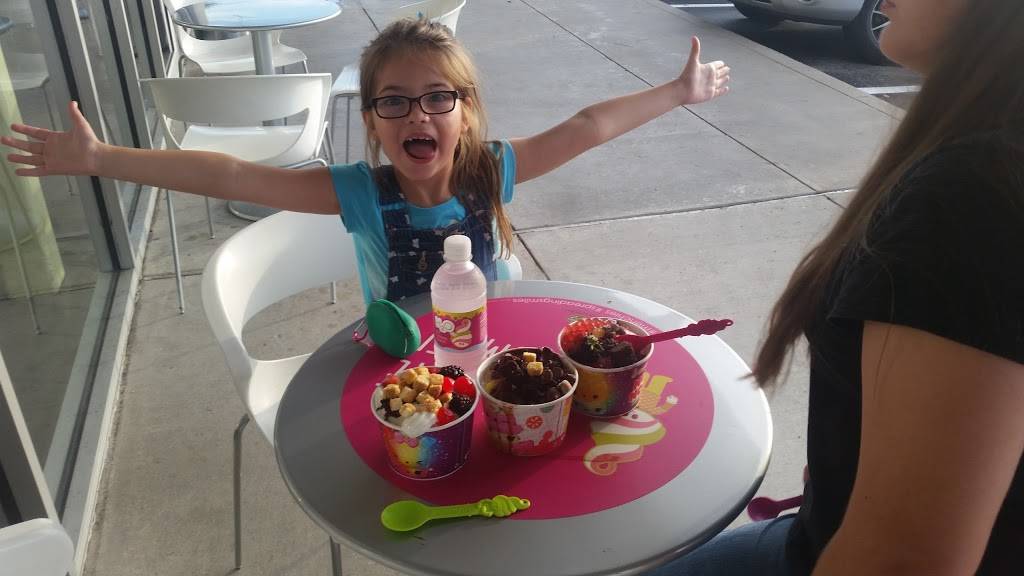 Menchies Frozen Yogurt | 301 W Parkwood Ave, Friendswood, TX 77546, USA | Phone: (281) 482-2806