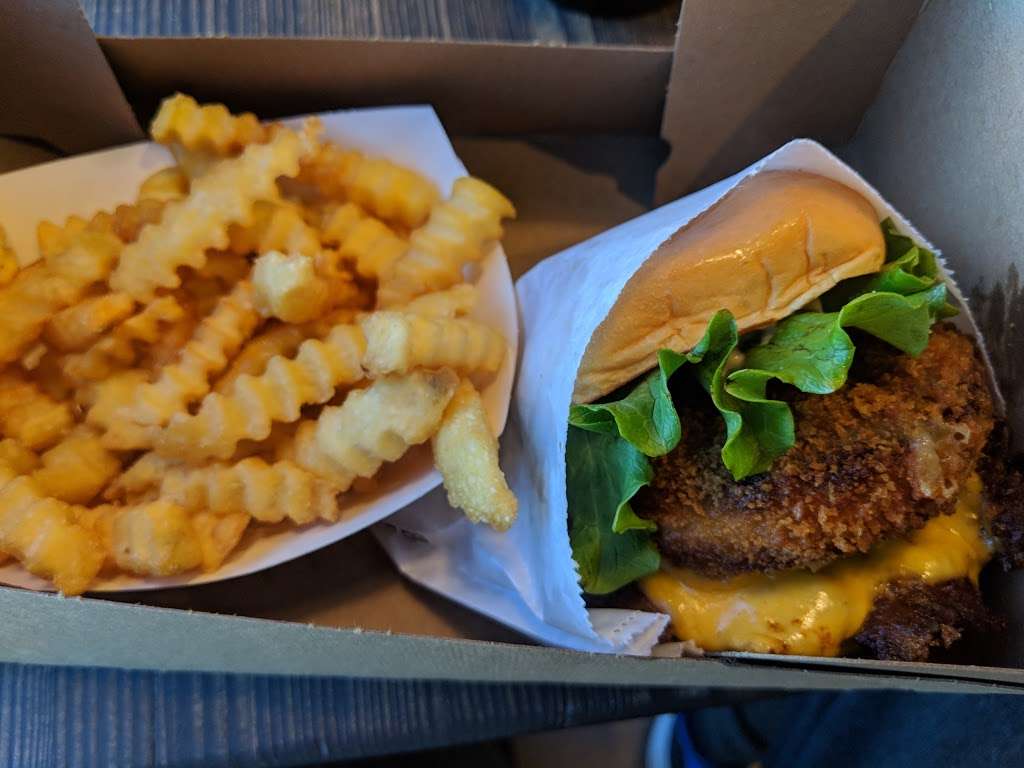 Shake Shack | Terminal 3 Gate 34 Los Angeles CA 90045 US, Los Angeles International Airport (LAX), 1 World Way, Los Angeles, CA 90045, USA