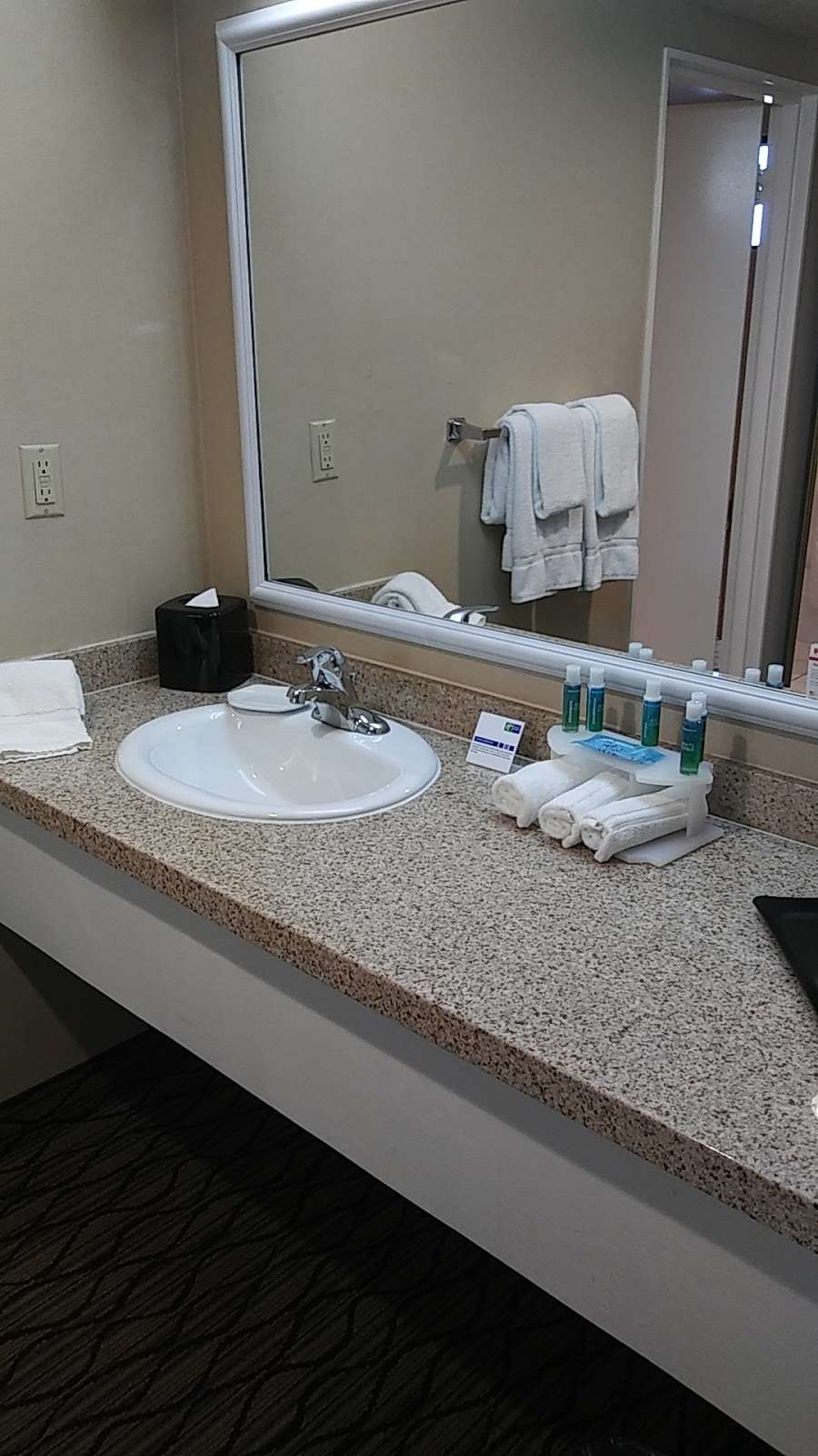 Holiday Inn Express & Suites Ventura Harbor | 1080 Navigator Dr, Ventura, CA 93001, USA | Phone: (805) 856-9533