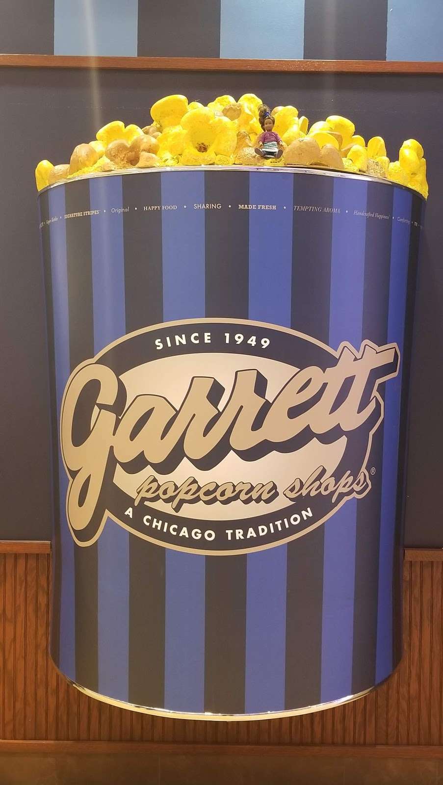 Garrett Popcorn Shops | Water Tower Place, 835 Michigan Avenue, Chicago, IL 60611 | Phone: (888) 476-7267