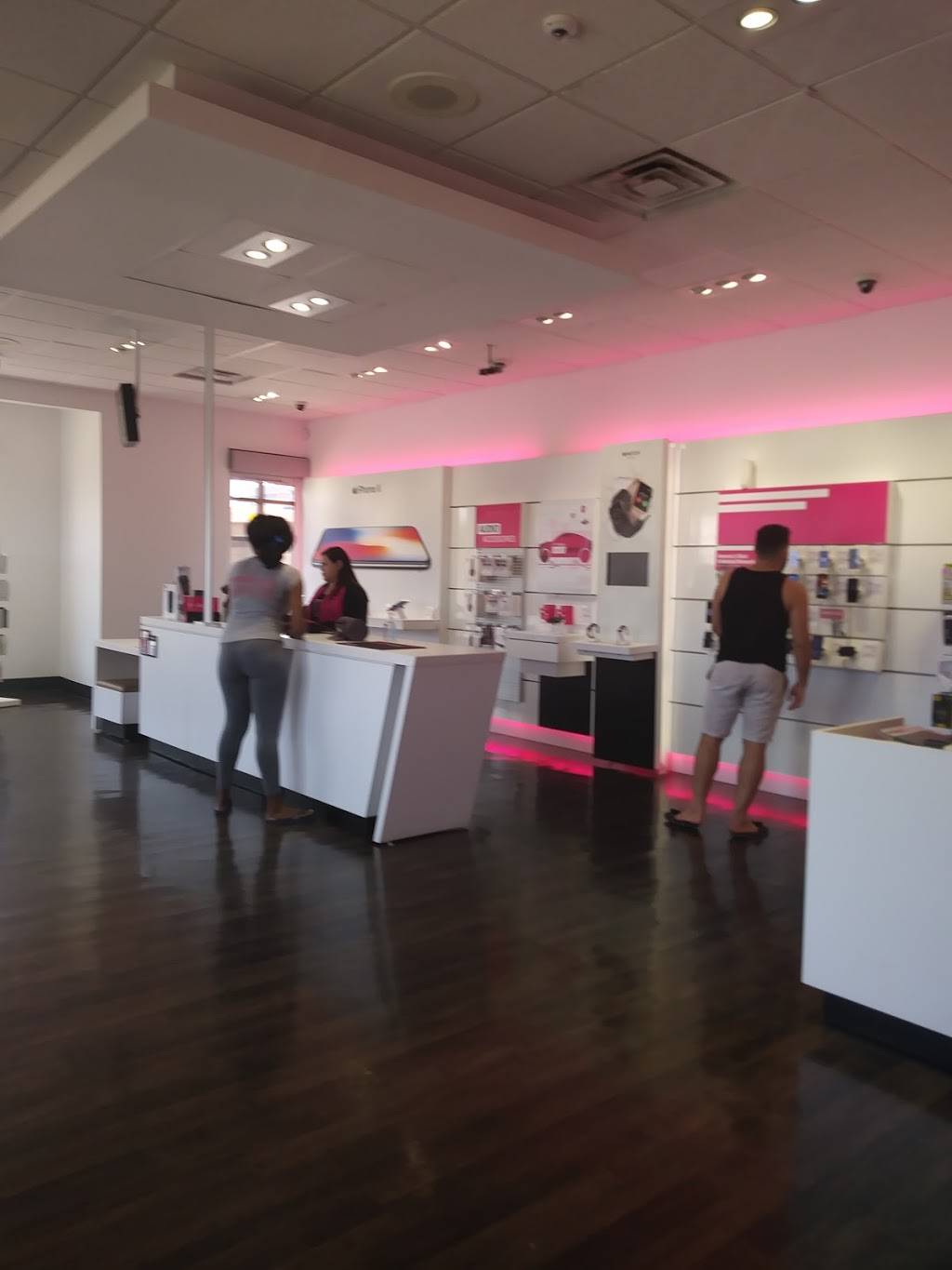 T-Mobile | 13301 Midway Rd Suite 200, Farmers Branch, TX 75244, USA | Phone: (972) 385-8419