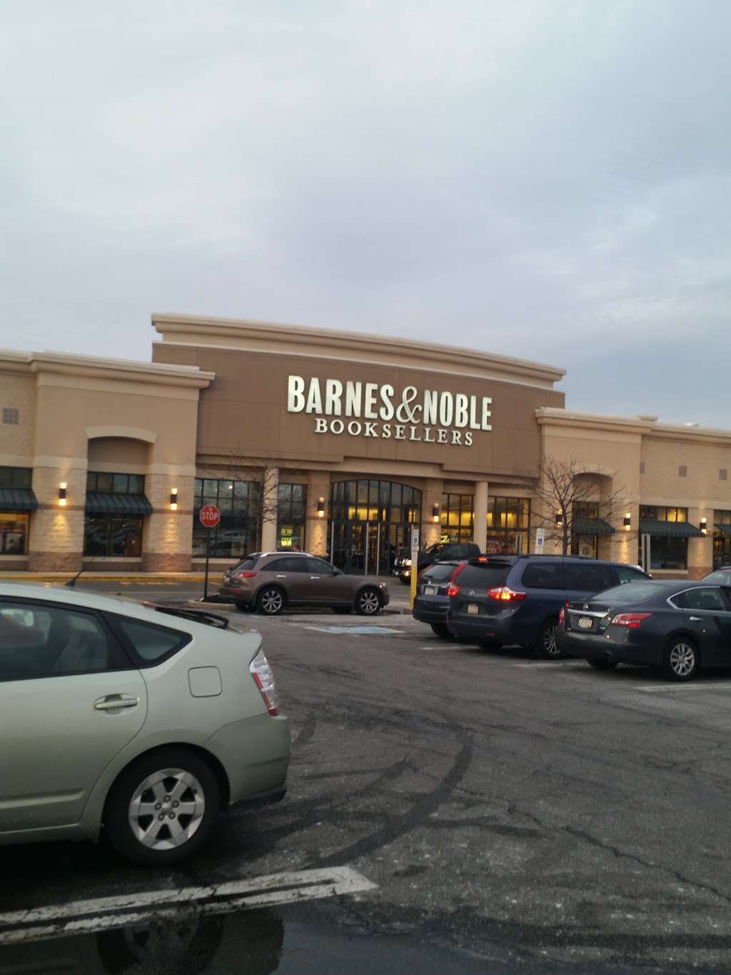 Barnes & Noble | The Metroplex, 2300 Chemical Rd, Plymouth Meeting, PA 19462, USA | Phone: (610) 567-2900