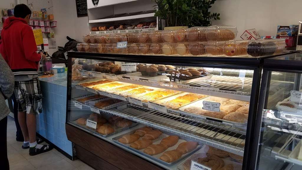 Family Bakery & Mrs. Doughnut | 8733 Cooper Rd, Alexandria, VA 22309, USA | Phone: (703) 799-2920