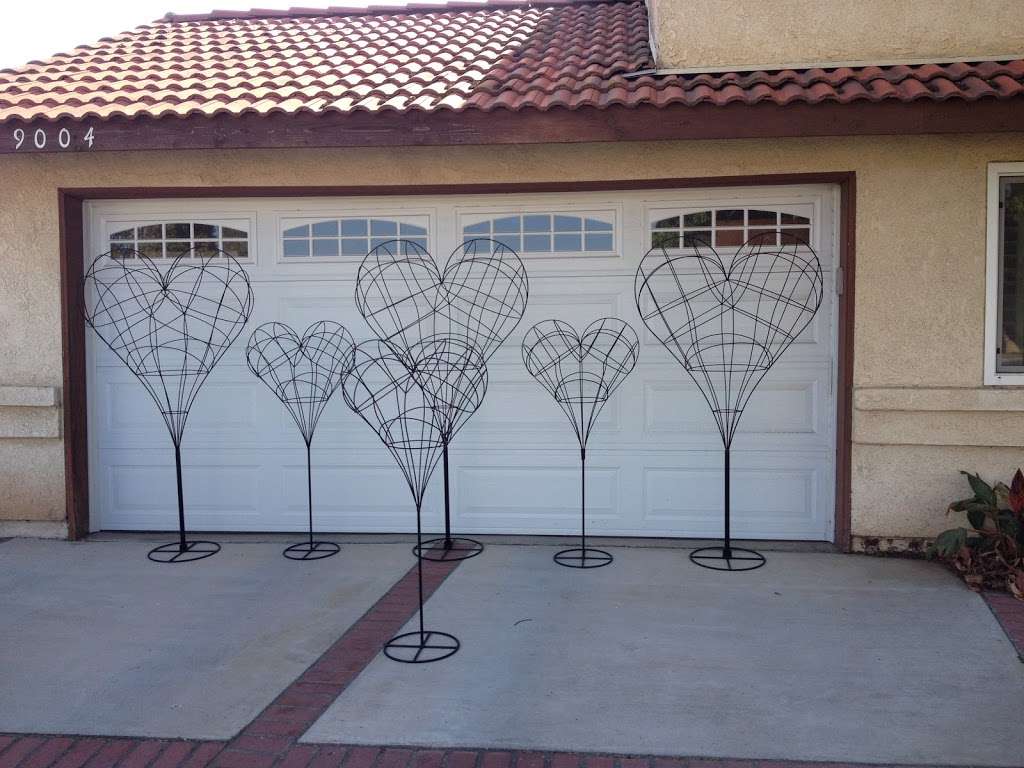 Chris Topiary | 9004 Copley Ln, Riverside, CA 92503 | Phone: (951) 352-3526