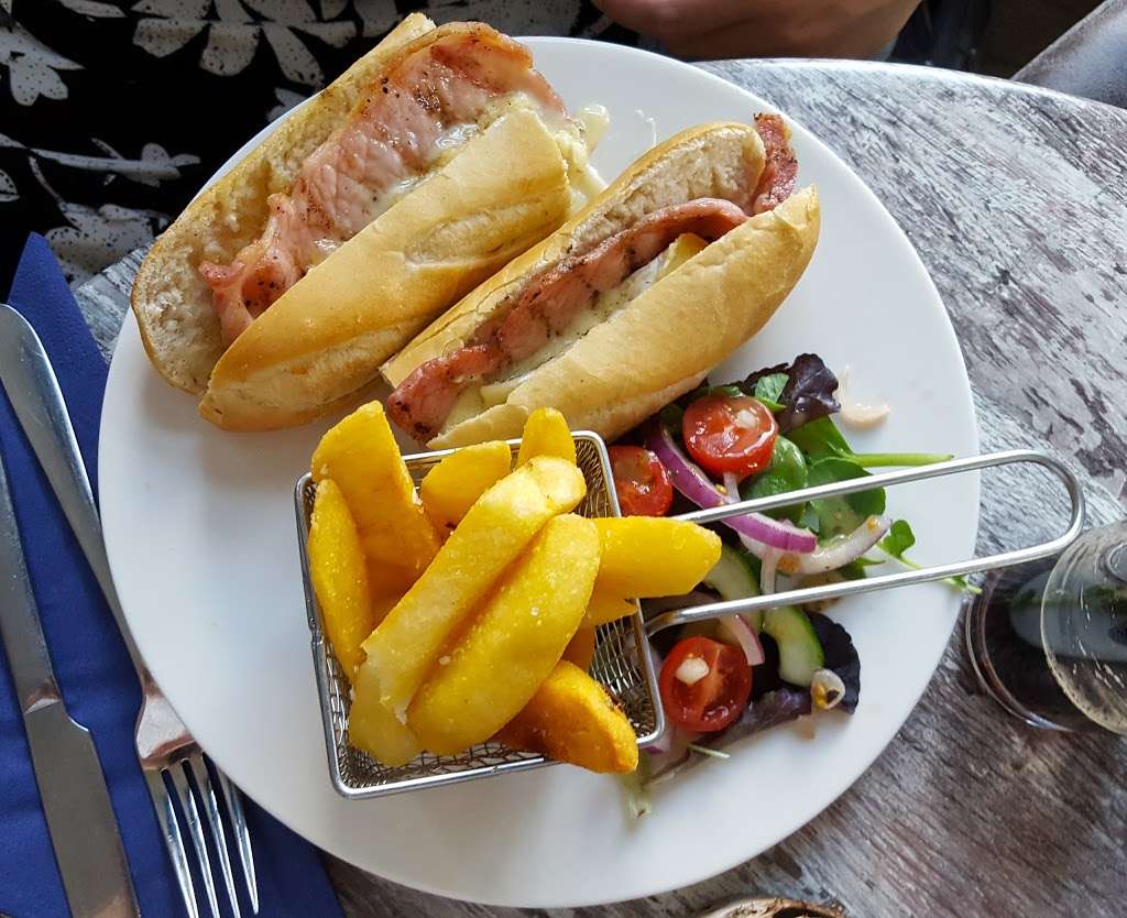The See Ho | Peartree Ln, Shorne, Gravesend DA12 3JZ, UK | Phone: 01474 824390