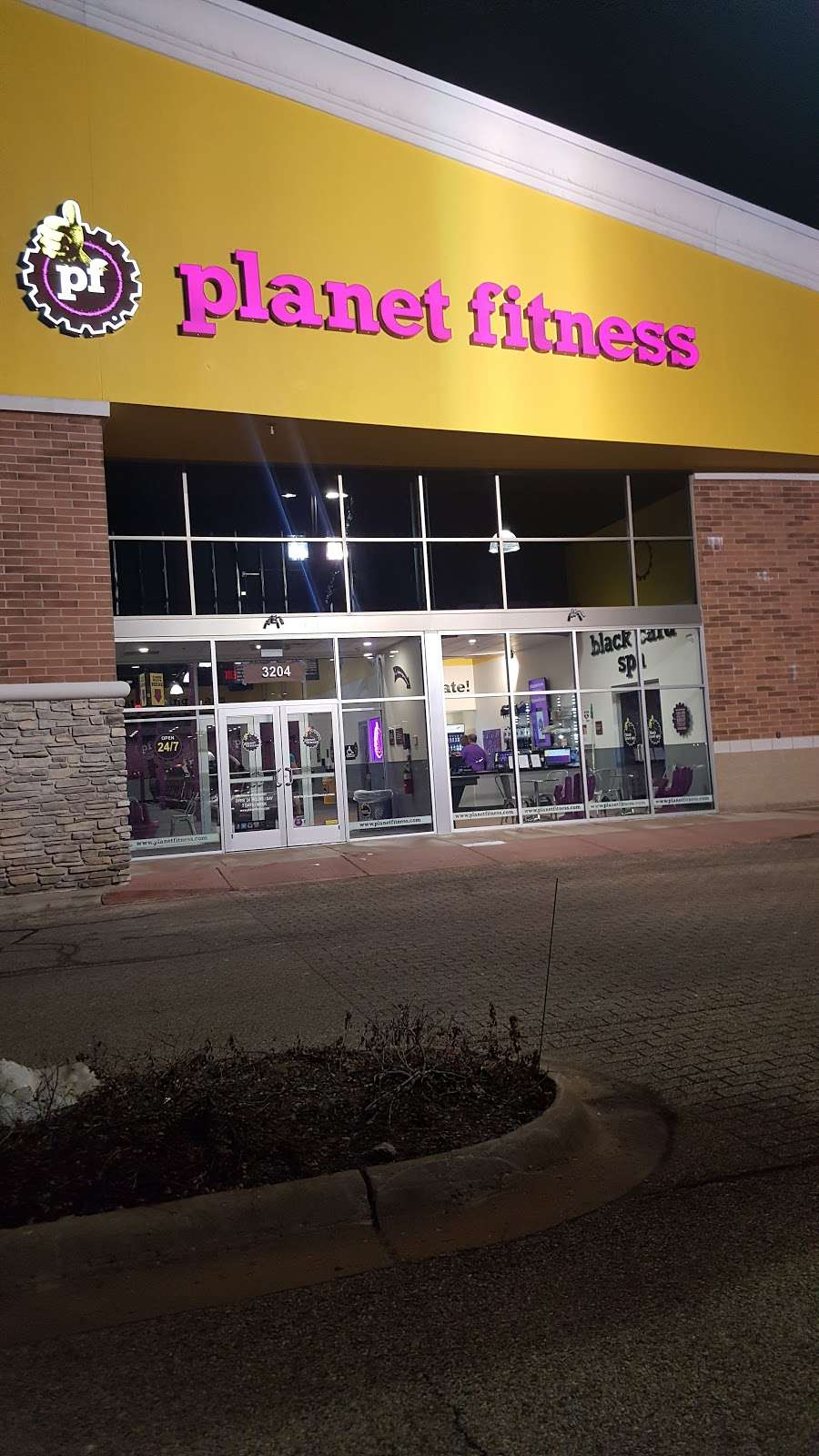 Planet Fitness | 3204 Shoppers Drive, McHenry Township, IL 60051 | Phone: (779) 216-1890