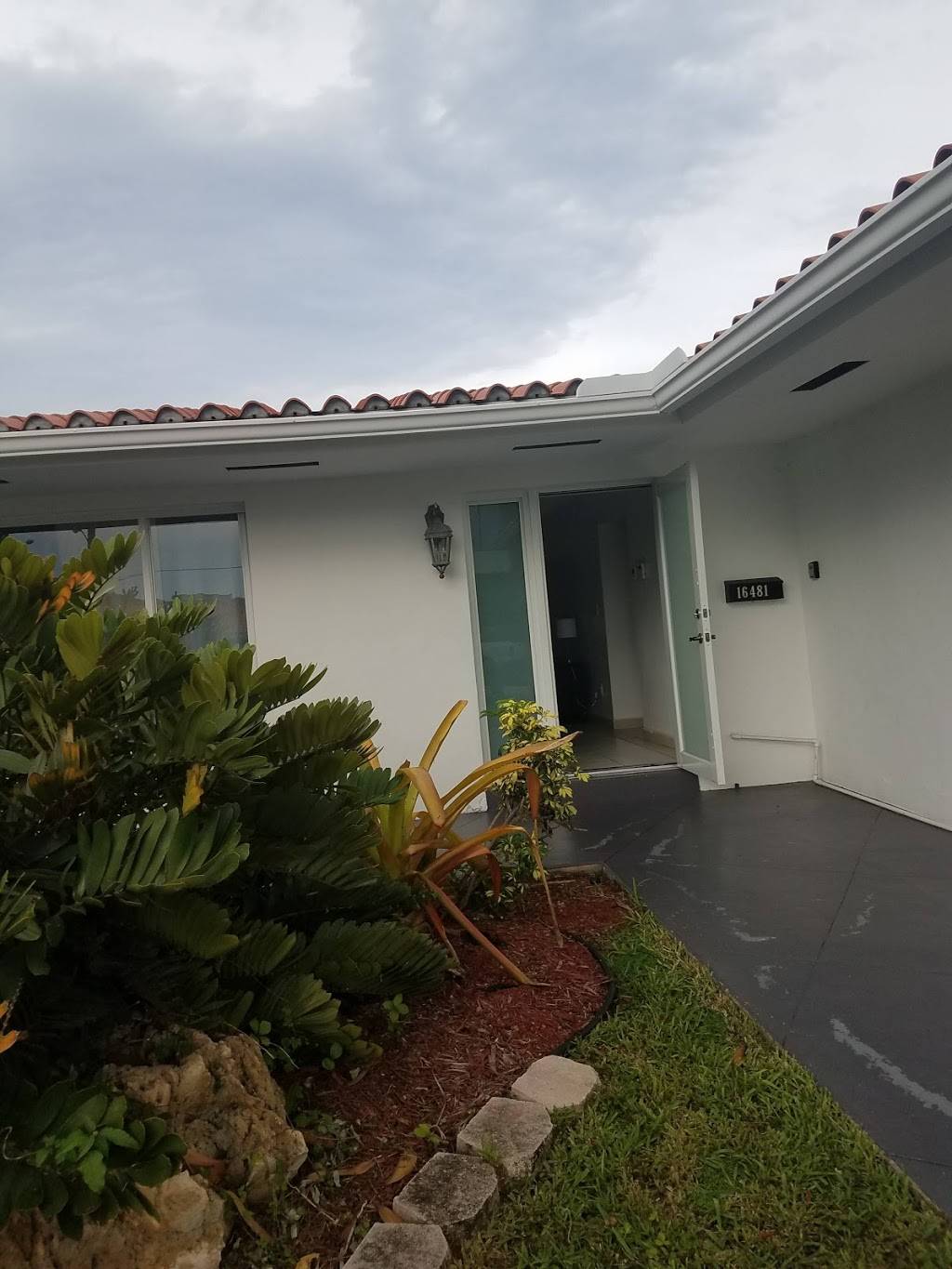 Villa Marbella Miami Vacation Rentals | 16481 NE 31st Ave, North Miami Beach, FL 33160, USA | Phone: (786) 657-5778