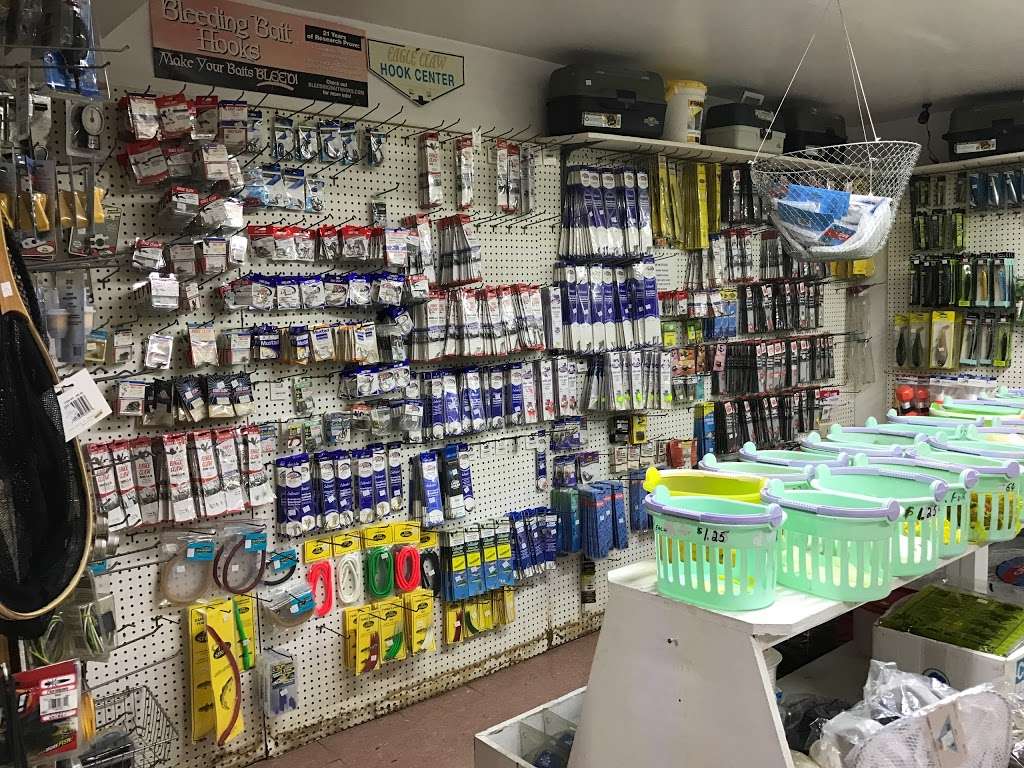 Fearls Bait & Tackle | 7002 North Point Rd, Sparrows Point, MD 21219, USA | Phone: (410) 388-0180