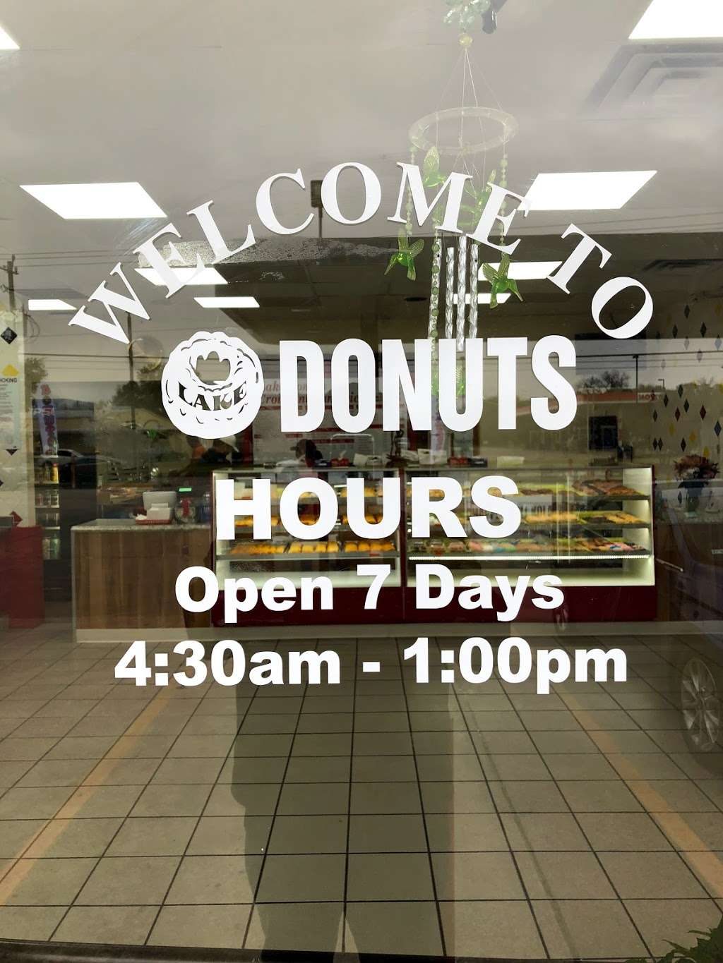 Lake Donuts | 9418 Almeda Genoa Rd, Houston, TX 77075, USA | Phone: (713) 946-4914