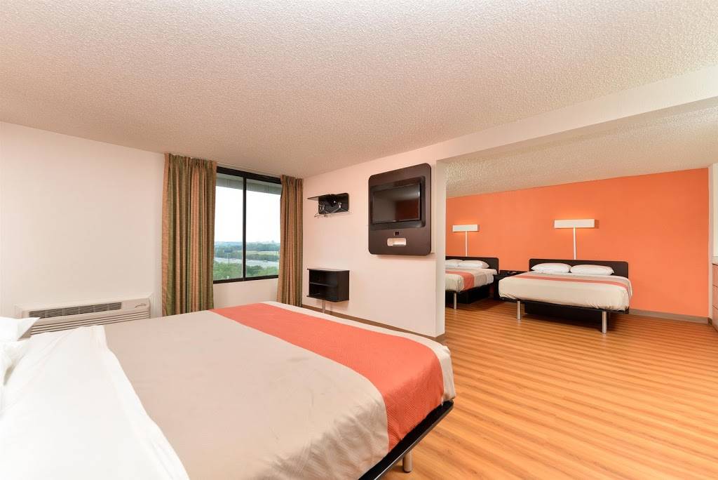 Motel 6 Fort Worth, TX - Downtown East | 2425 Scott Ave, Fort Worth, TX 76103, USA | Phone: (817) 535-2591