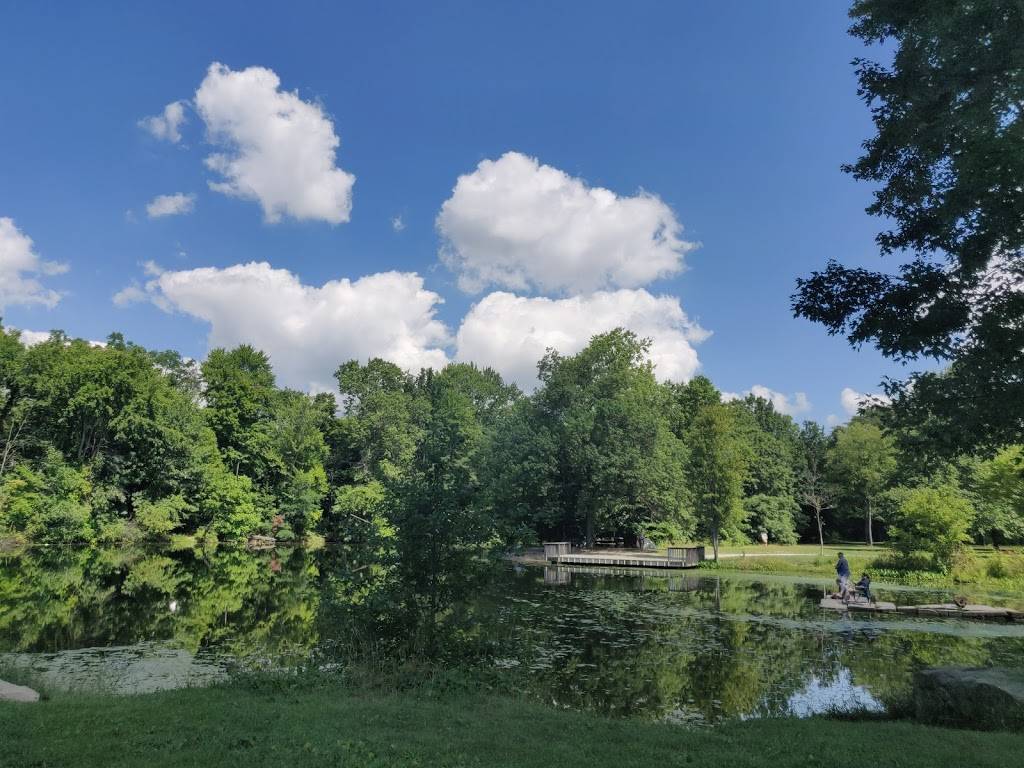 Wallace Lake Park | 213 Prospect St, Berea, OH 44017, USA | Phone: (440) 243-6103