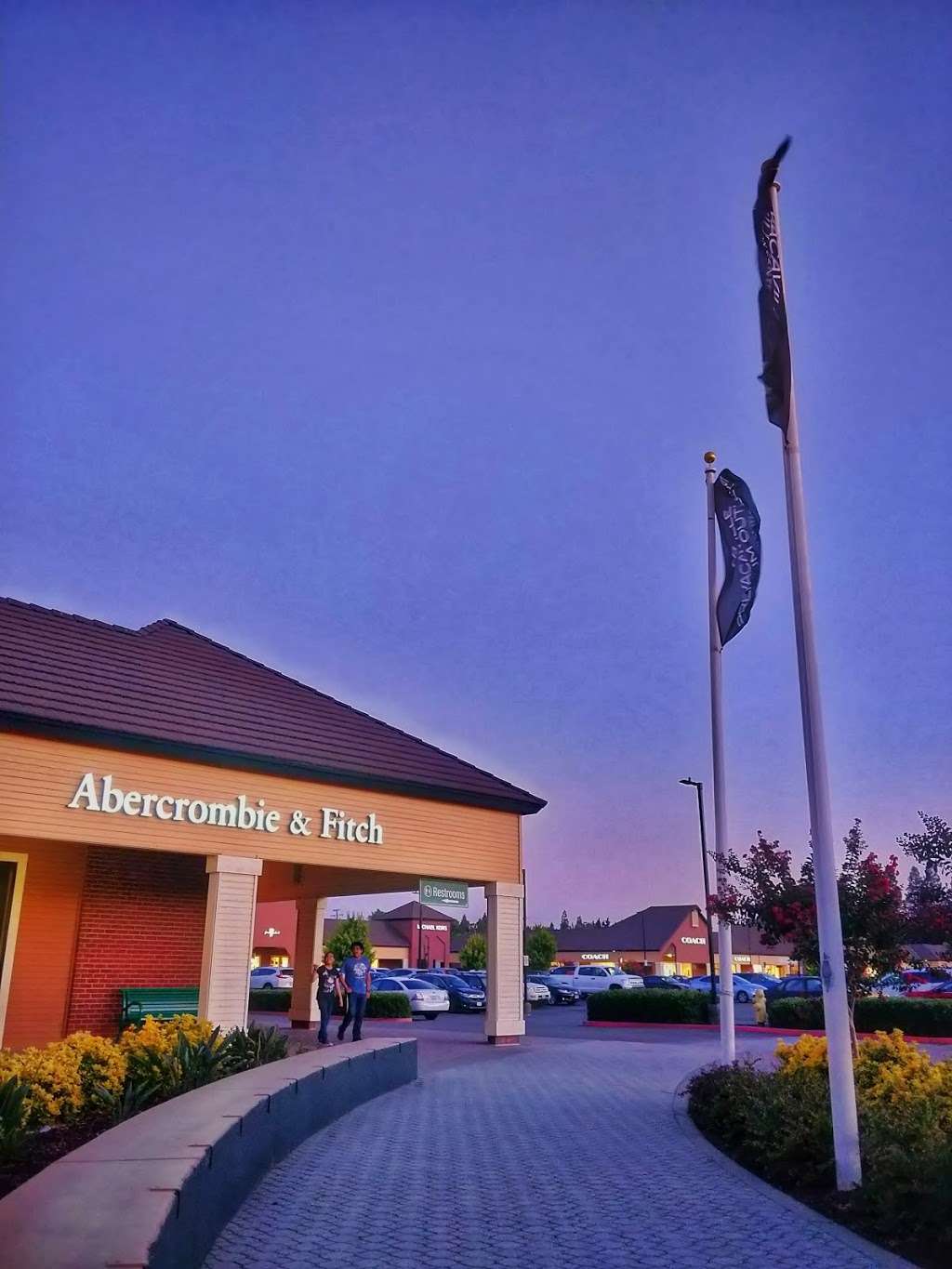 Abercrombie & Fitch | 321 Nut Tree Rd Ste 304, Vacaville, CA 95687, USA | Phone: (707) 451-7409