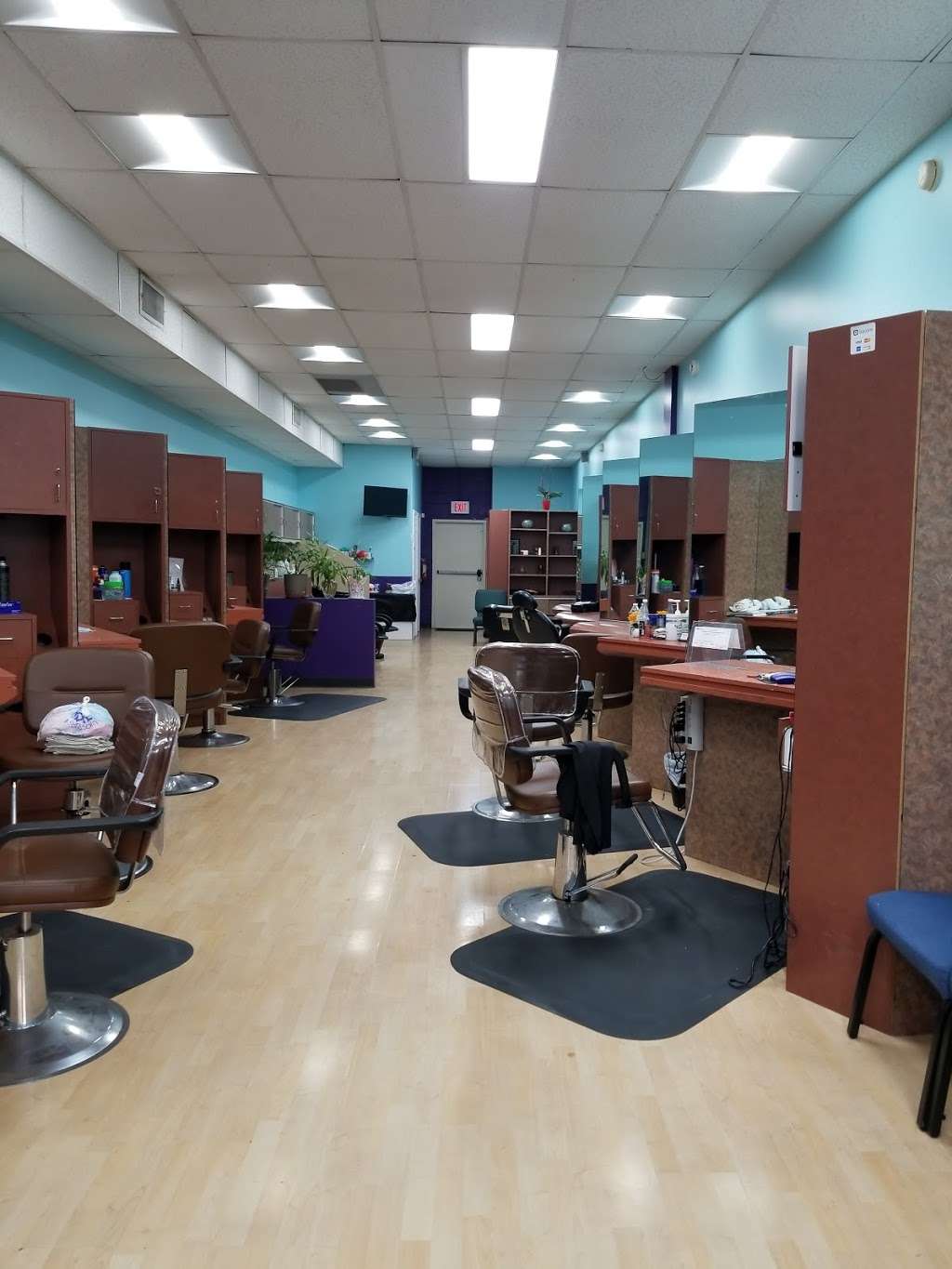 Fantastic hair salon | 4915 57th Ave, Bladensburg, MD 20710, USA | Phone: (301) 277-2545