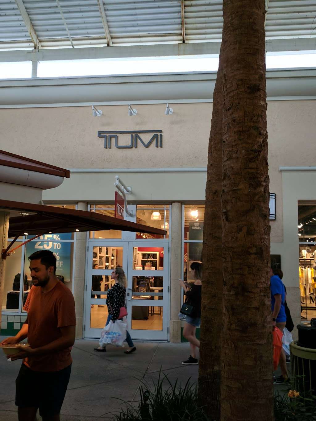 TUMI Outlet Store - Orlando Premium Outlets Vineland Ave | 8200 Vineland Ave Space 1163, Orlando, FL 32821 | Phone: (407) 238-4777