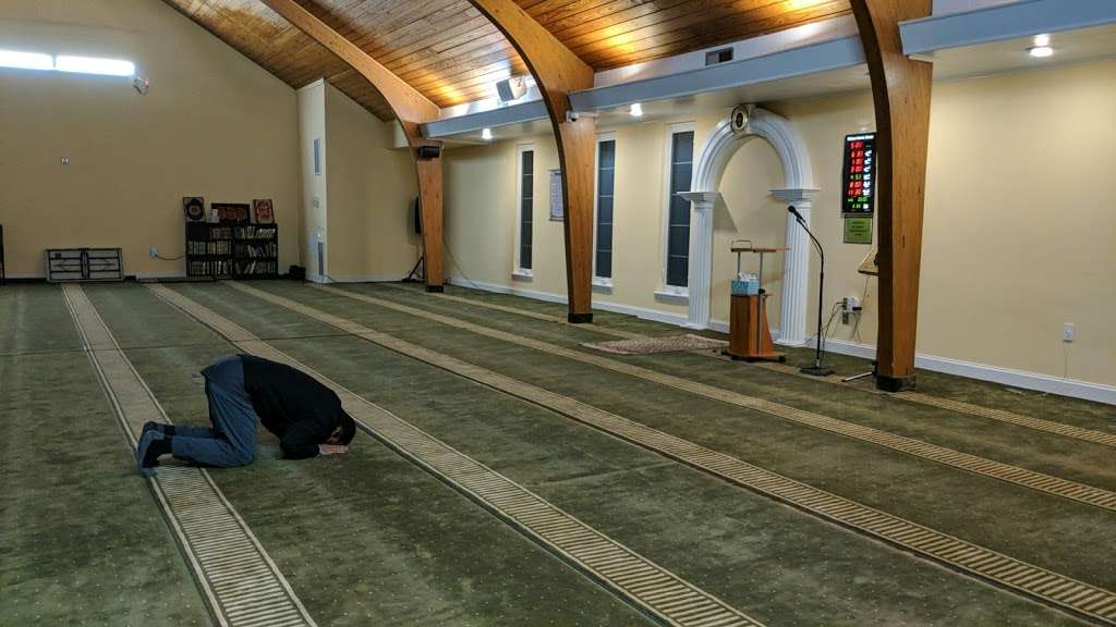 McLean Islamic Center | 8800 Jarrett Valley Dr, Vienna, VA 22182, USA | Phone: (571) 241-0073