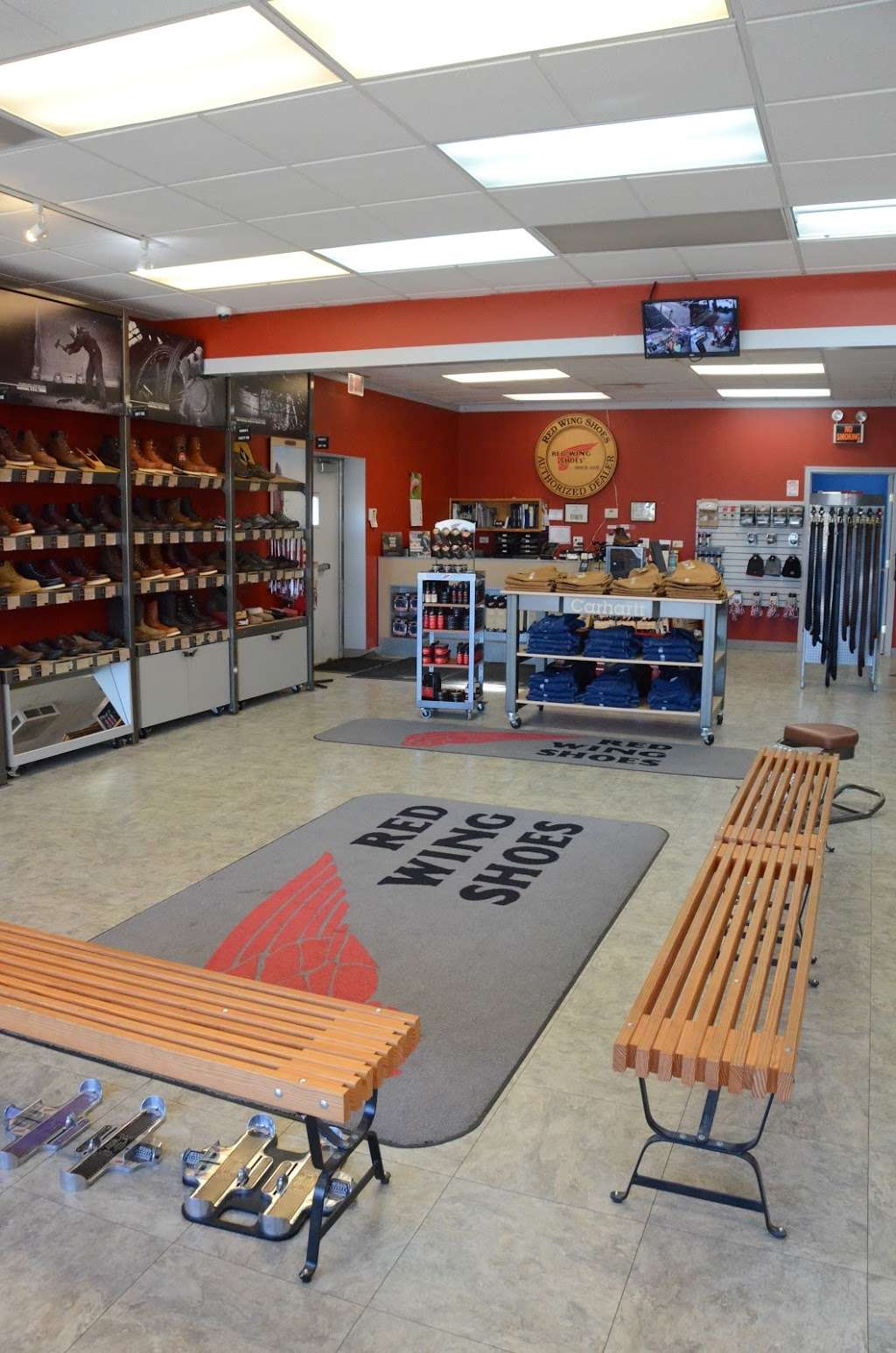 Red Wing | 208 E Maple St Route 30, New Lenox, IL 60451, USA | Phone: (815) 462-9510