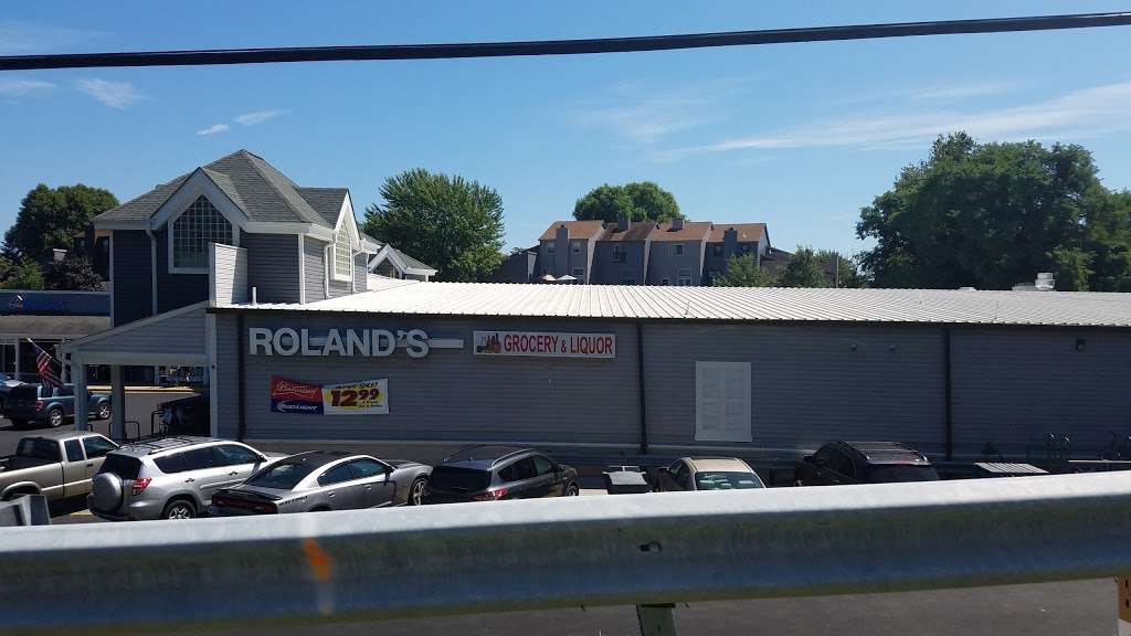 Rolands of Chesapeake Station | 7875 Bayside Rd, Chesapeake Beach, MD 20732, USA | Phone: (410) 257-0187