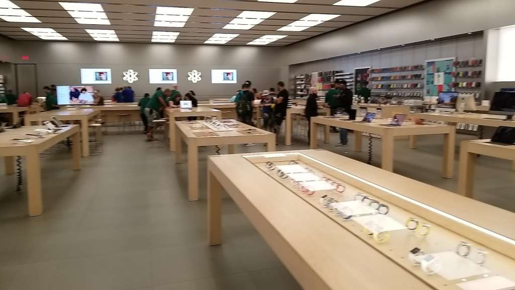 Apple Garden State Plaza | 1 Garden State Plaza Blvd, Paramus, NJ 07652, USA | Phone: (201) 975-9500