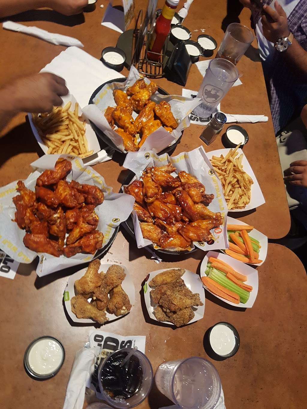 Buffalo Wild Wings | 2315 Interstate 20 West, Grand Prairie, TX 75052, USA | Phone: (972) 641-9464