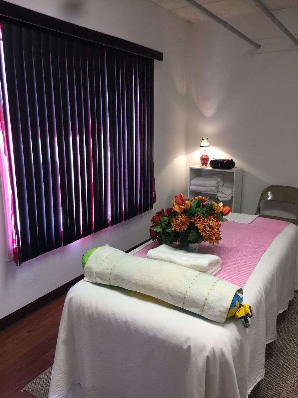 Ming Mings Reflexology | 28 S Prince St, Millersville, PA 17551, USA | Phone: (717) 584-6150