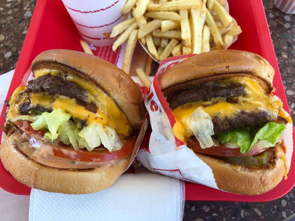 In-N-Out Burger | 5926 Dennis McCarthy Dr, Lebec, CA 93243, USA | Phone: (800) 786-1000