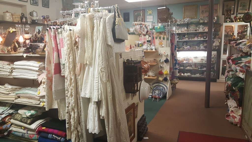 Heritage Antique Center LLC | 2750 N Reading Rd, Reinholds, PA 17569 | Phone: (717) 484-4646