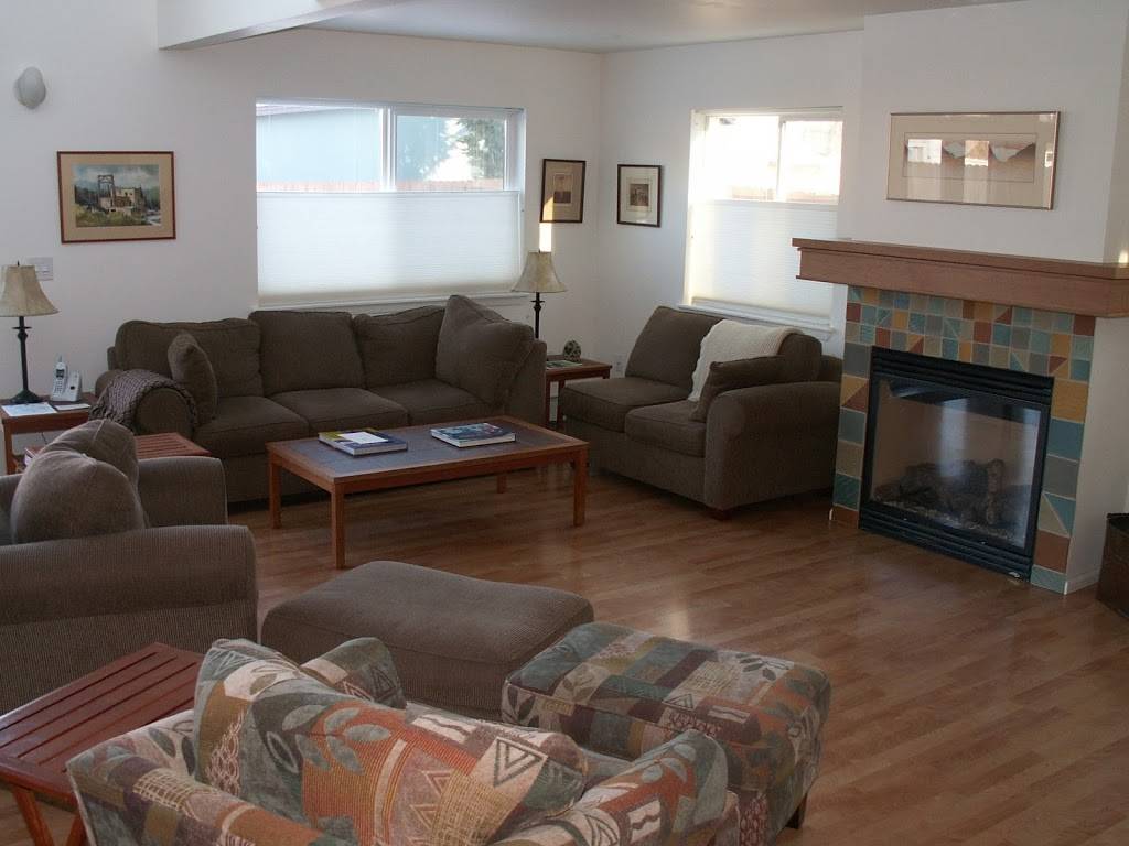 Alaska Cottonwood Bed and Breakfast | 2423 Cottonwood St, Anchorage, AK 99508, USA | Phone: (907) 274-3444