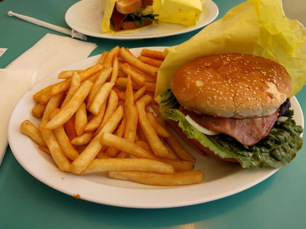 Primo Burgers | 16862 CA-14, Mojave, CA 93501, USA | Phone: (661) 824-2011