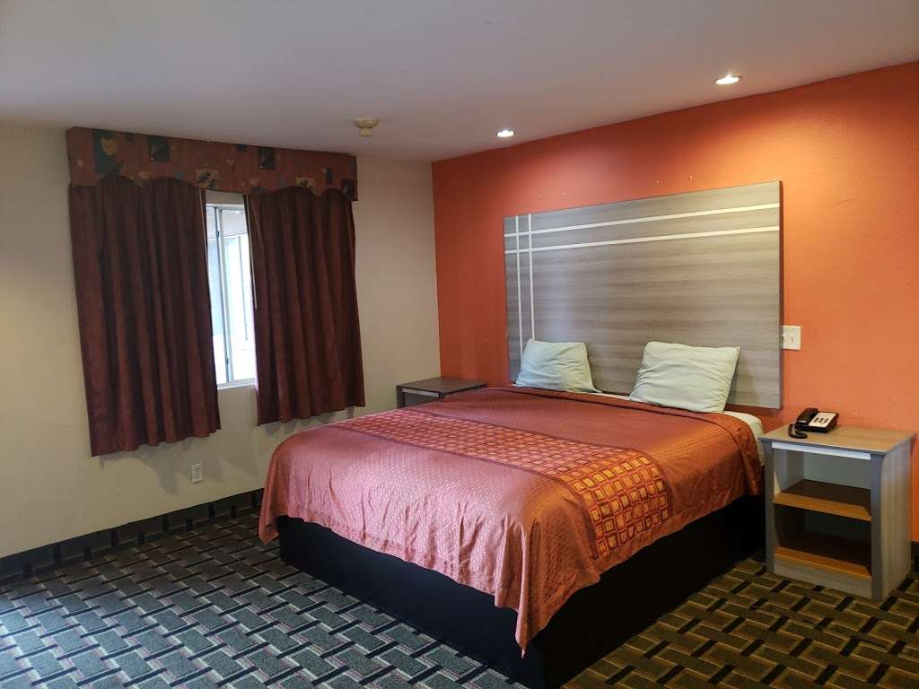 Place Inn | 8811 Knoxwood St, Houston, TX 77016, USA | Phone: (281) 501-8055