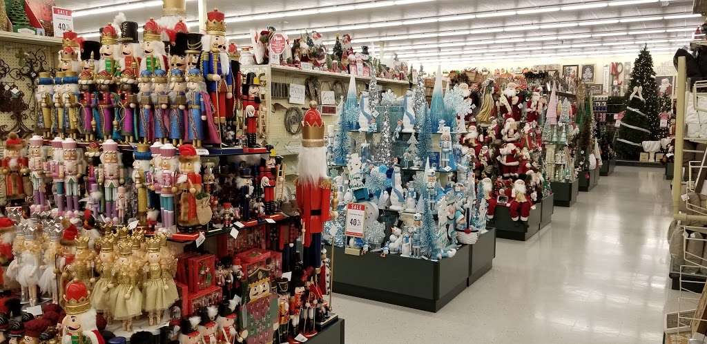 Hobby Lobby | 2751 E, US-192, Kissimmee, FL 34744, USA | Phone: (407) 846-0851