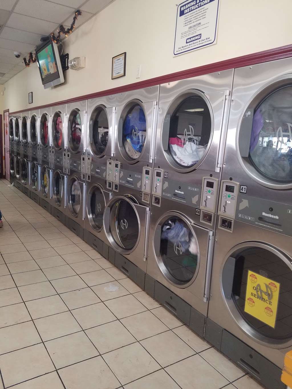 Blue Wave Laundry | 1372 Blue Hill Avenue, Mattapan, MA 02126 | Phone: (617) 298-7700